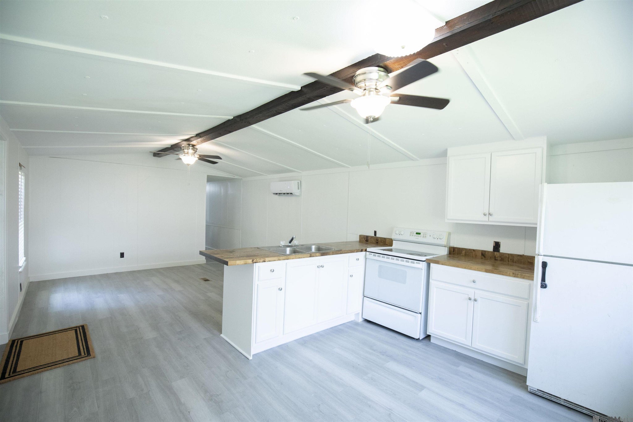 Image of 15179 W BEAVER DR