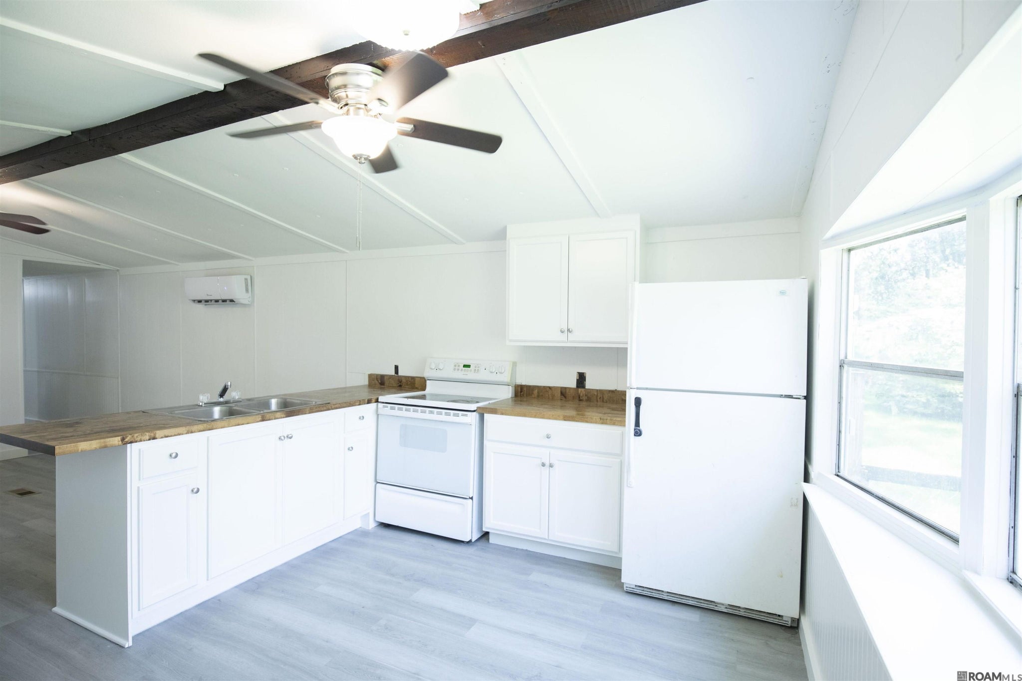 Image of 15179 W BEAVER DR